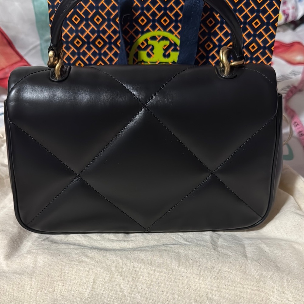 Black and Gold Quilted Shoulder Bag with Structured Design - Picture 2 of 9
